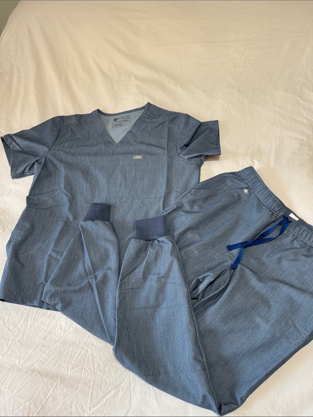 FIGS Gray Blue Scrub Top and Jogger Set Men’s Medium
